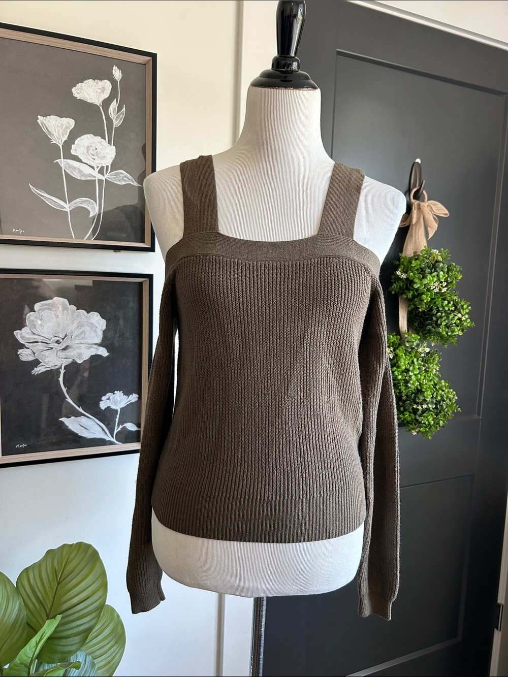 🍁 S Kardashian style this fall green-Brown Cold-Shoulder Ribbed Sweater Top